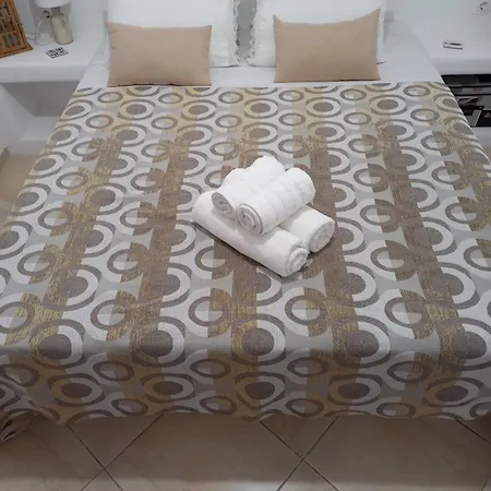 Granny's ,mini For 4 * Mesariá